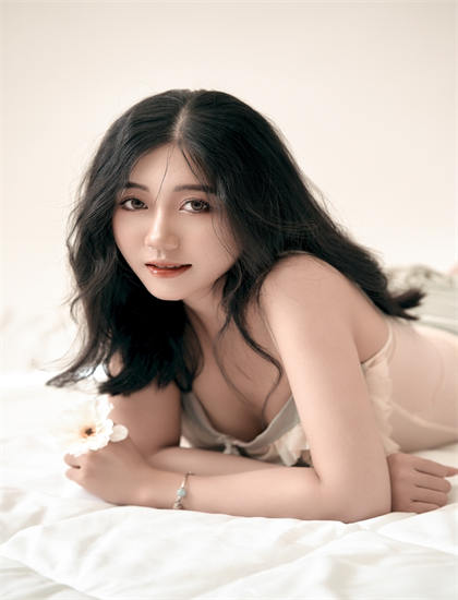 全新视角看《荣誉》的艺术魅力与文化价值——东方与西方的碰撞